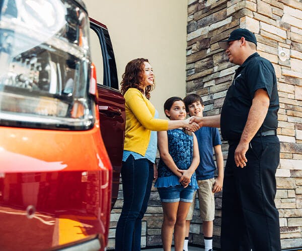 Jiffy Lube employee saying goodbye to family customers