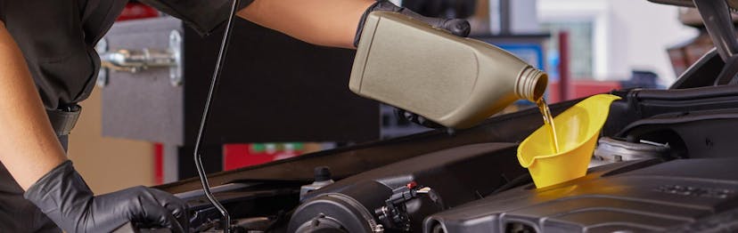 jiffy lube employee completing an oil change